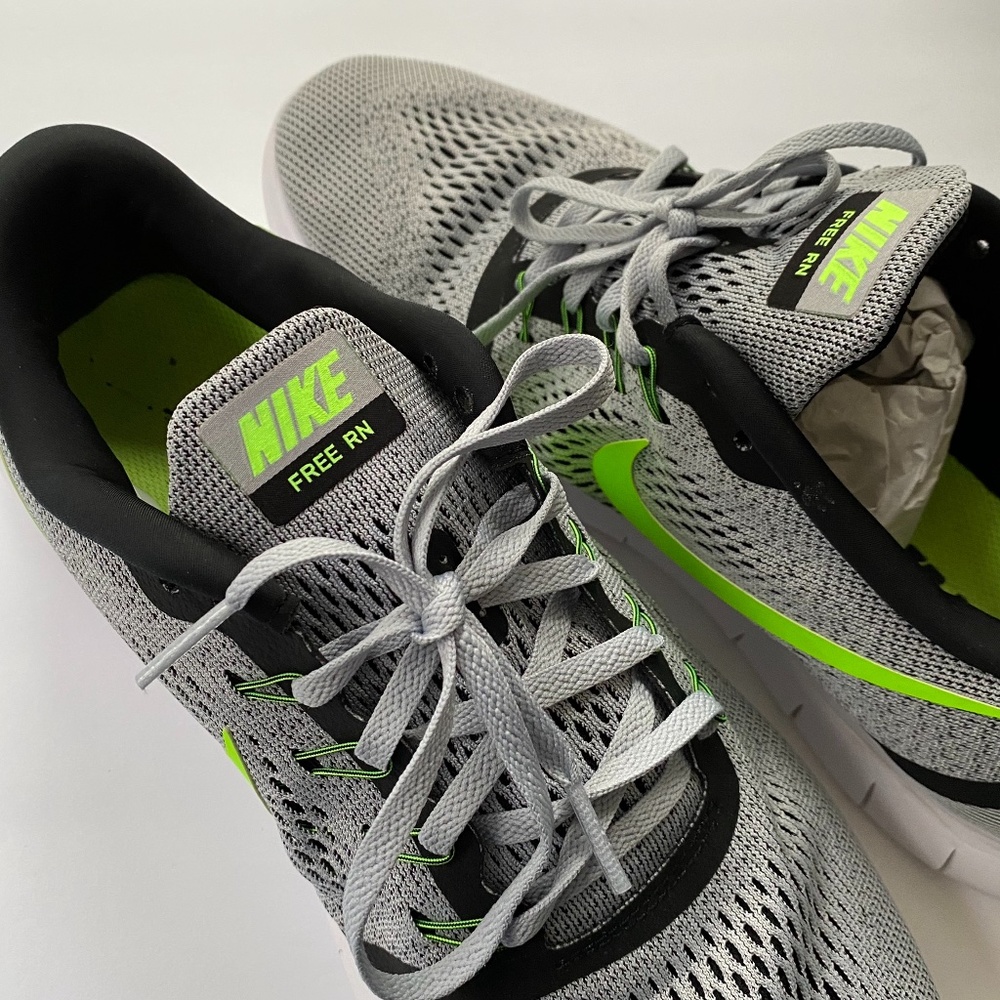 Men’s 👔 Nike Free RN Sneakers